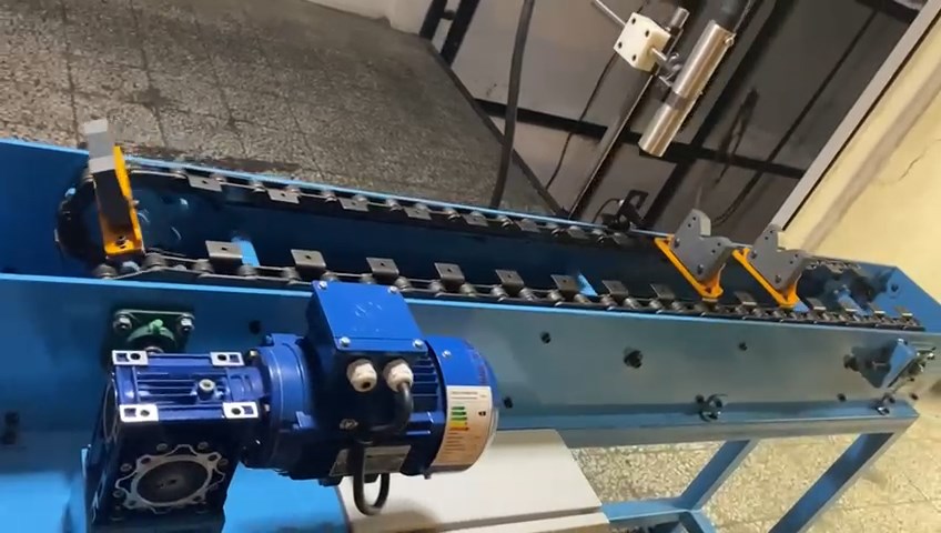 طراحی ، ساخت و راه اندازی میز کانوایر متحرک اتوماتیک شرکت ایندامین